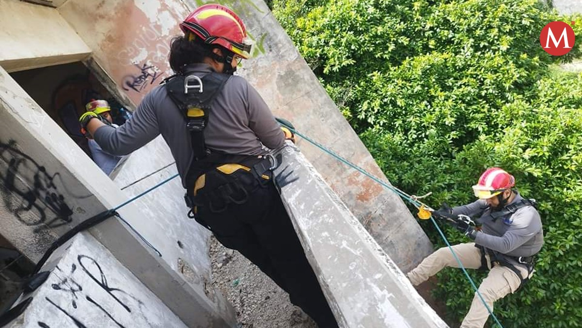 Voluntarios se capacitan en rescates en las alturas en Ciudad Madero