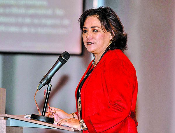 Irene Espinosa se integra como nueva consejera de Santander México