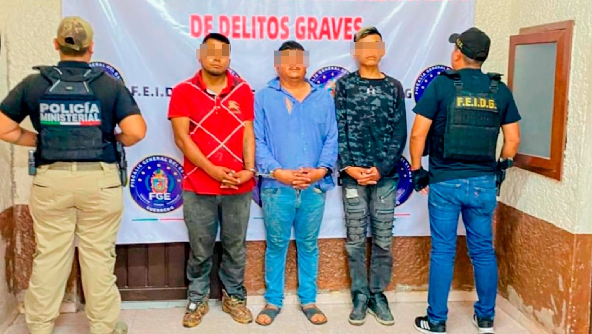 La Fiscalía de Guerrero realizó la detención de tres hombres por narcomenudeo y portación de arma. Foto: (Especial)