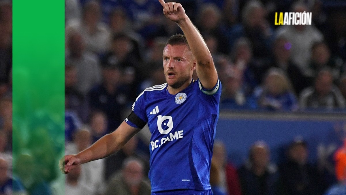 Jamie Vardy, recuerda el título en 2016 a los jugadores del Tottenham (AP)