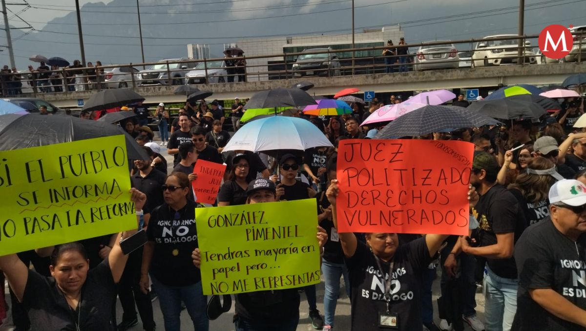 Marchan en Monterrey los trabajadores Consejo de la Judicatura Federal | Sandra González.