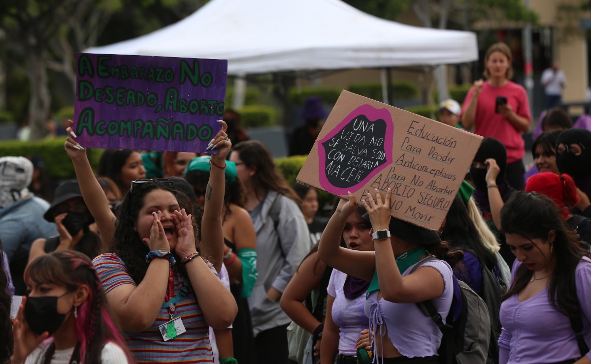 Mujeres protestan a favor del aborto en Jalisco y su legalización (Fernando Carranza)