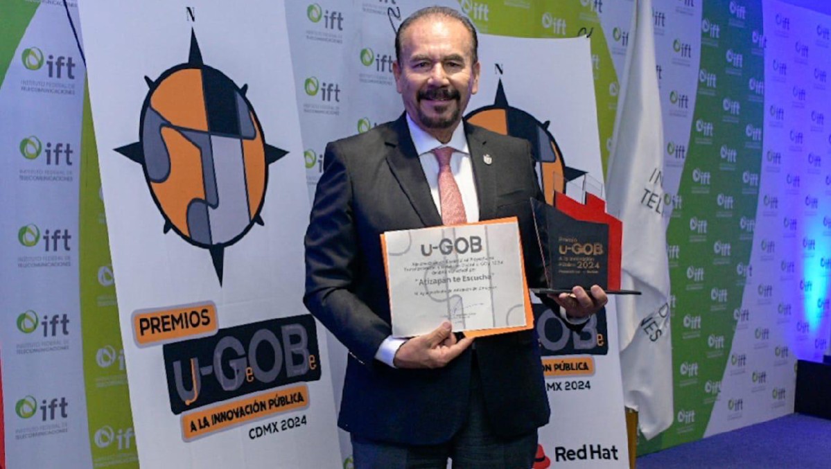Pedro Rodríguez recibe el premio U-GOB por app ciudadana en Atizapán. Foto: (Especial)