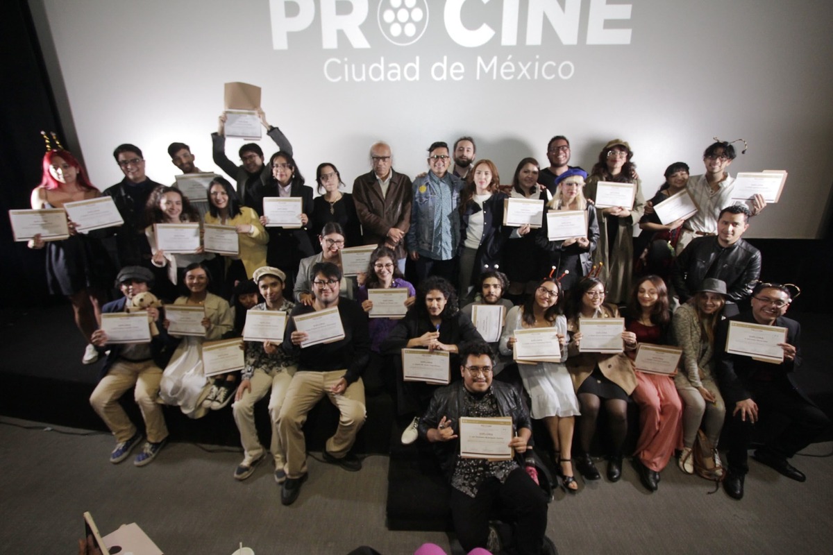 De estos egresados, 16 participaron en el programa “Los Jóvenes Unen al Barrio” . (Foto: especial)