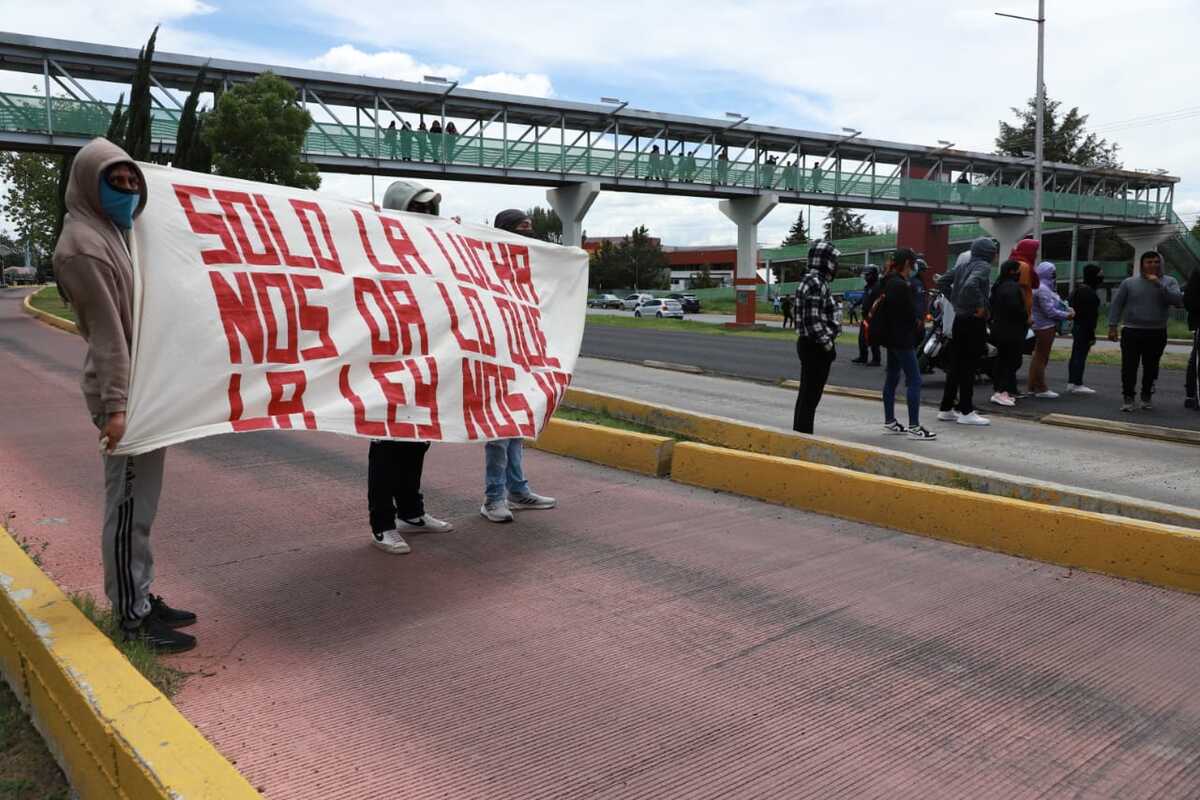 Estudiantes del Mexe realizan manifestación en Pachuca. (Jorge Sánchez)