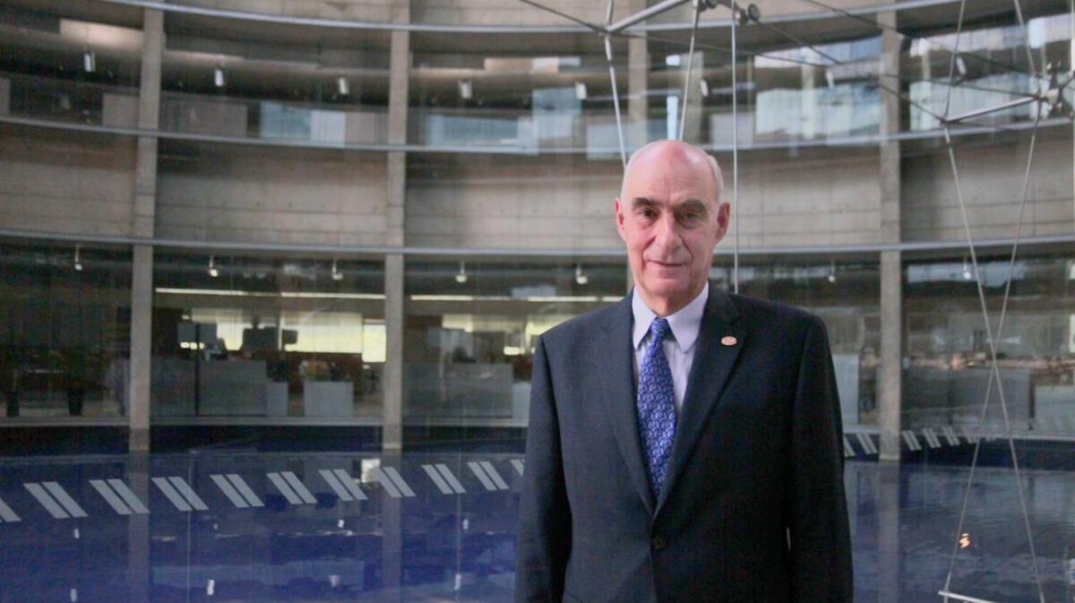 Ingeniero Roberto Stark obtiene premio Lorenzo H. Zambrano