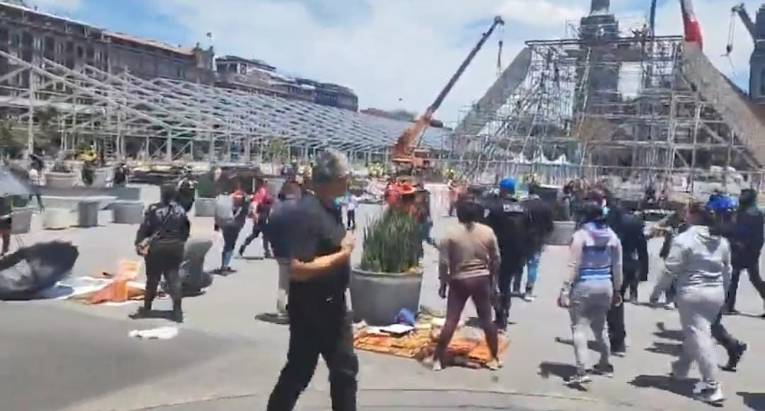 Los comerciantes usaron tablas para golpear a los manifestantes.