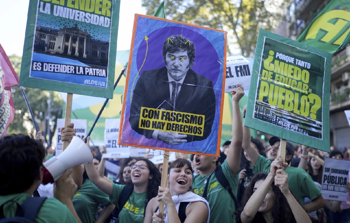 Manifestación de universitarios argentinos en abril de 2024 (AP)