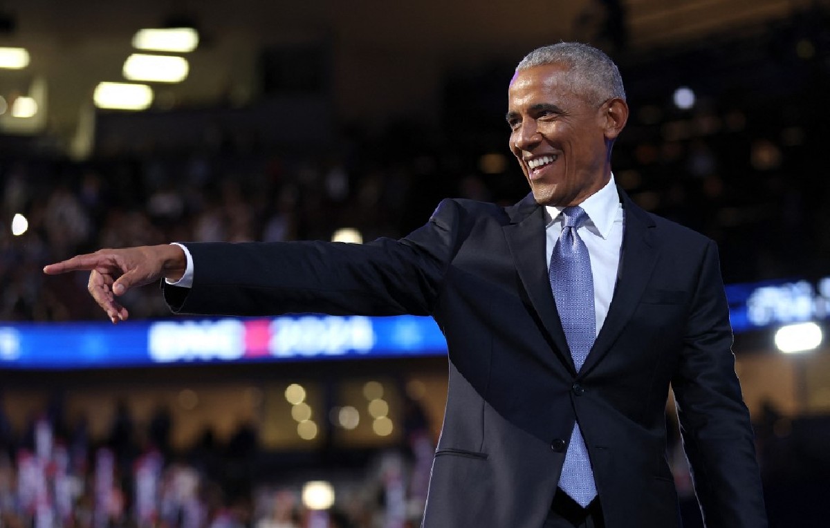 El ex presidente Barack Obama fue recibido entre vitoreos de su natal Chicago (AFP)