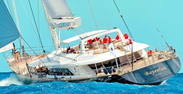 El yate Bayesian se hundió frente a las costas de Sicilia debido al mal tiempo. EFE Y ESPECIAL