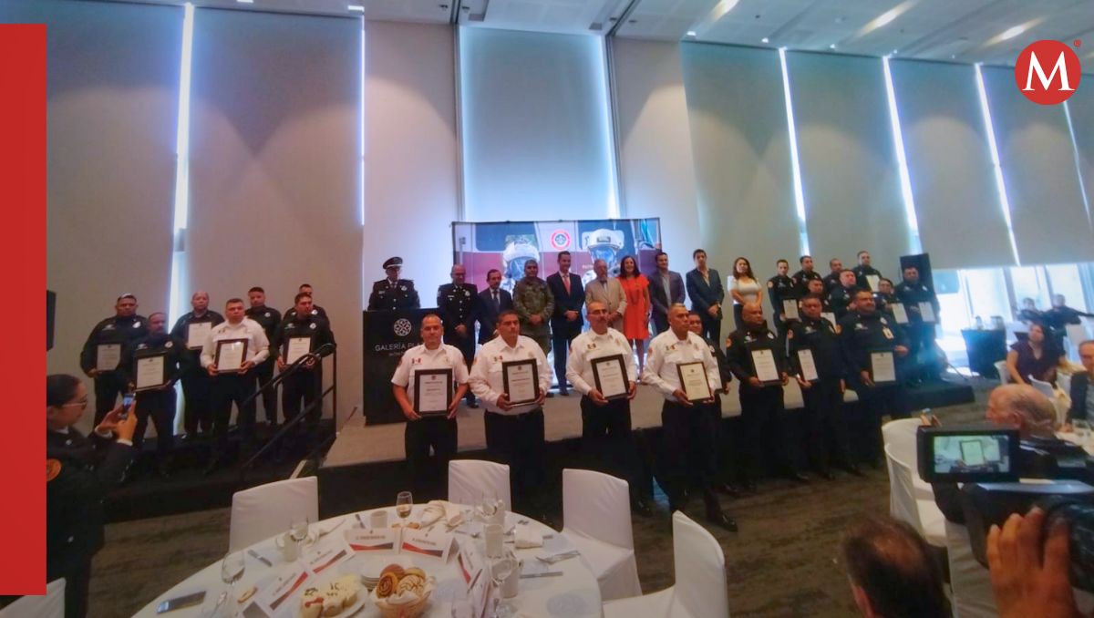 Bomberos festejan su día con reconocimientos | Sandra González