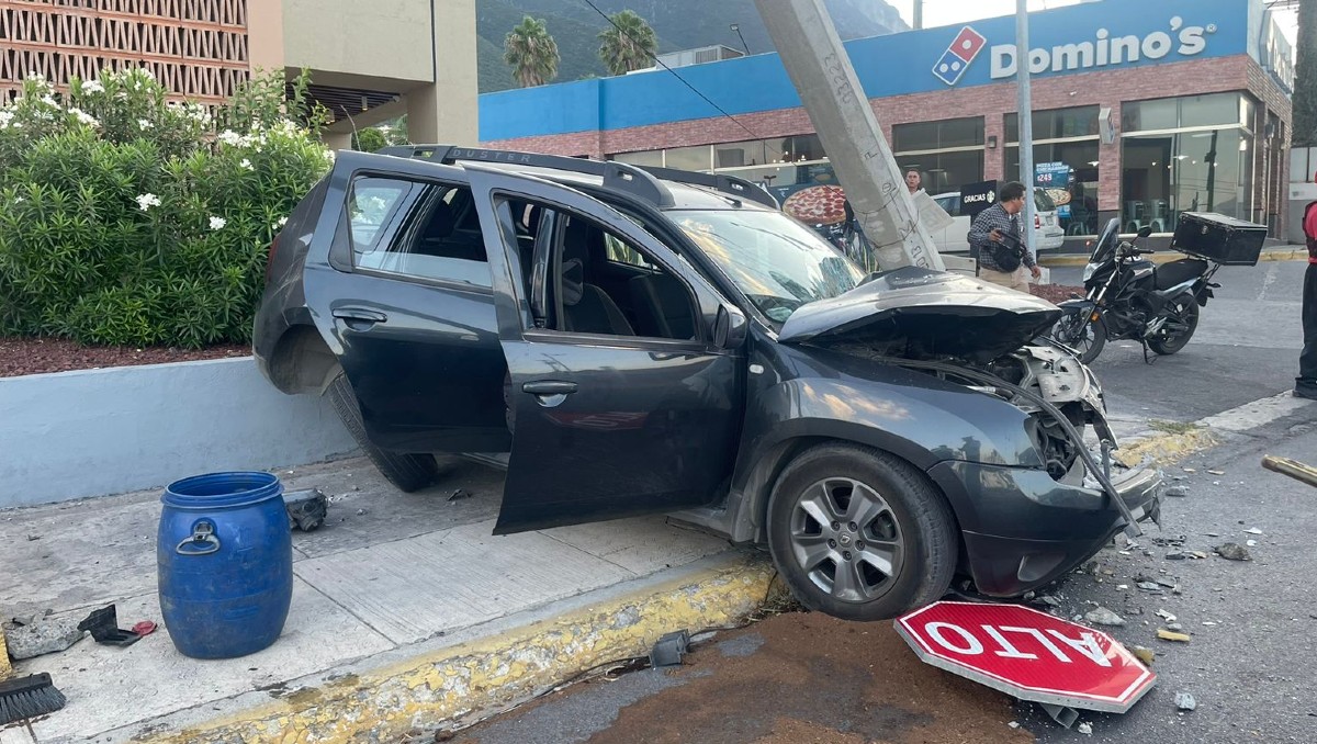 El choque se registró en la avenida Paseo de los Leones. Foto: Angel Mercado