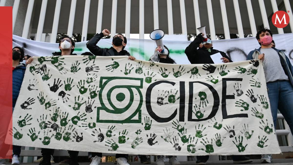 Comunidad estudiantil del CIDE durante una jornada de protesta (Cuartoscuro)
