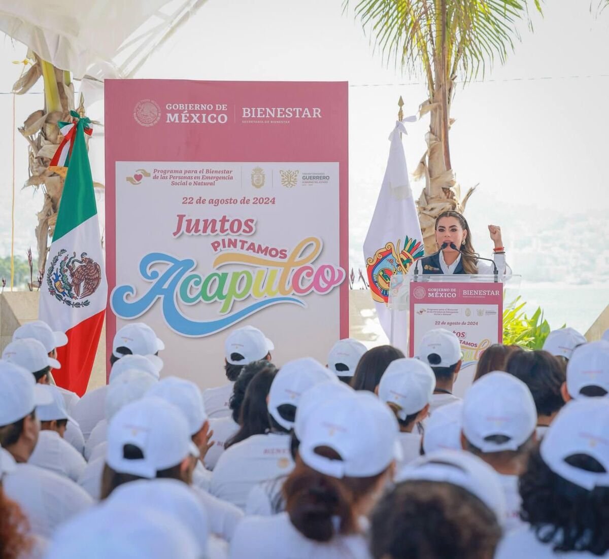 Evelyn Salgado en la Rotonda de las Mujeres y los Hombres Ilustres en Acapulco, Guerrero | Especial