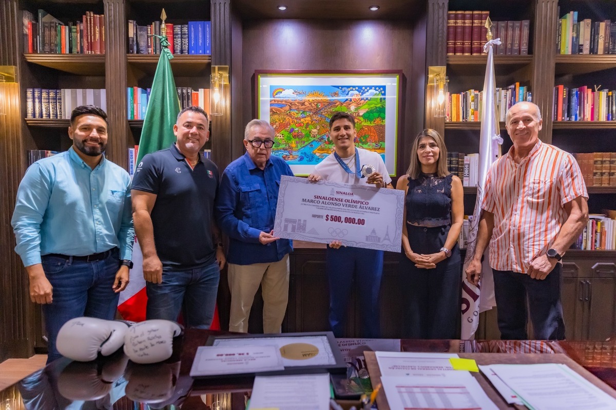 Gobernador de Sinaloa, Rubén Rocha recibe a Marco Verde y entrenador / Cortesía