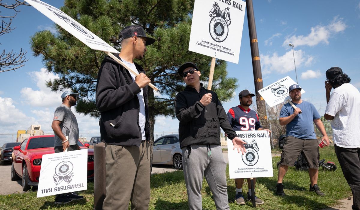 Huelga de casi 10.000 trabajadores paraliza la red de trenes de carga en Canadá, tras el fracaso de las negociaciones laborales entre Teamsters Canada