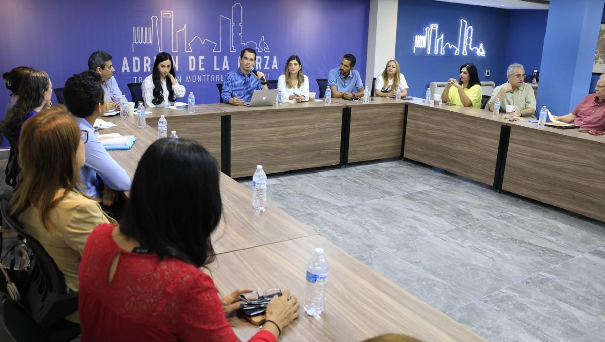 Marcelo Segovia Páez se reunió con representantes del poniente de Monterrey. Foto: Especial