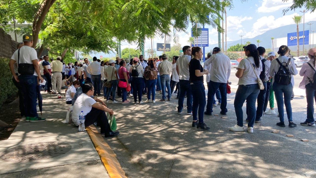 Trabajadores del Poder Judicial protestan en Casa de Gobierno. (Antonio Hernández)