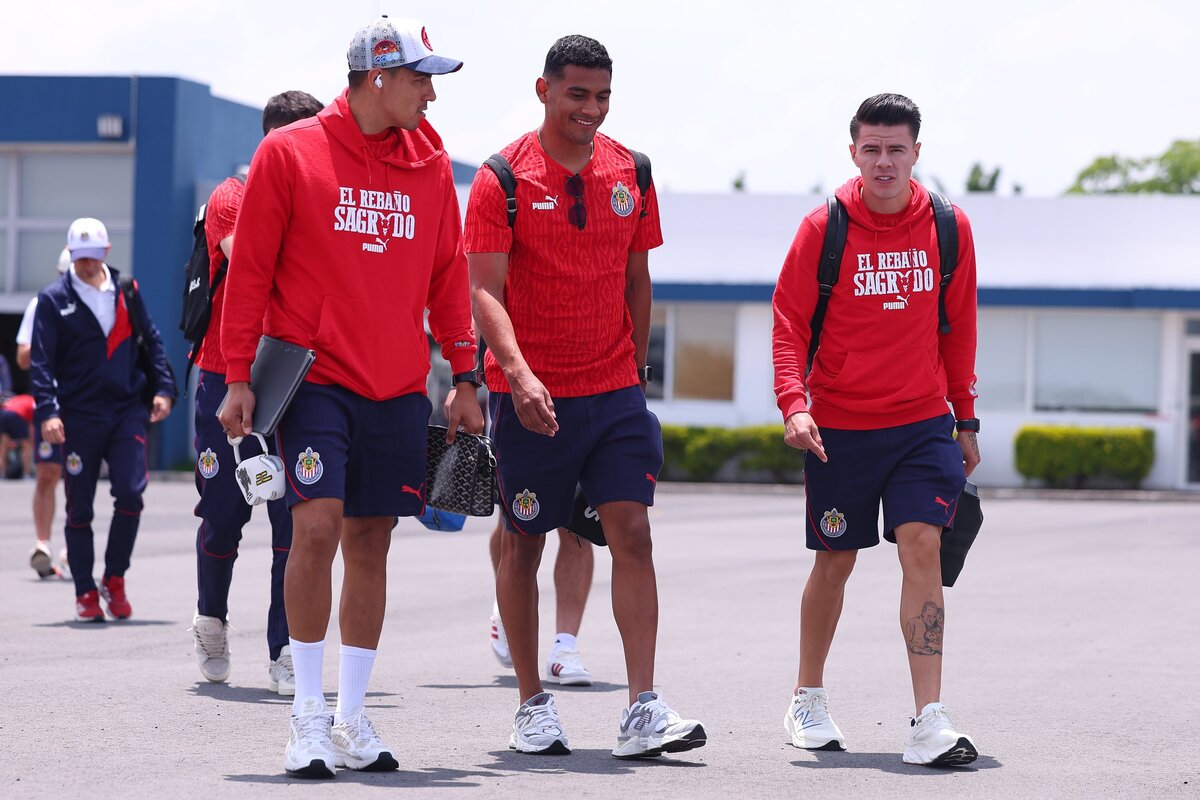Las Chivas viajaron a Monterrey. (Cortesía)