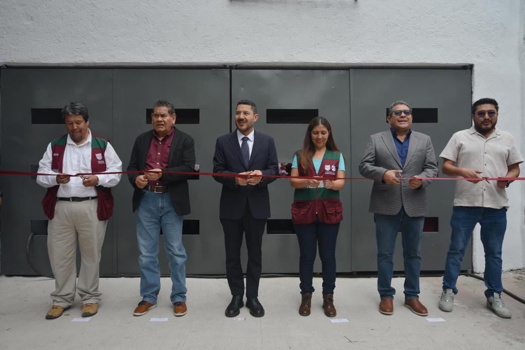 Martí Batres entrega unidad habitacional en CdMx. (Foto: @martibatres)