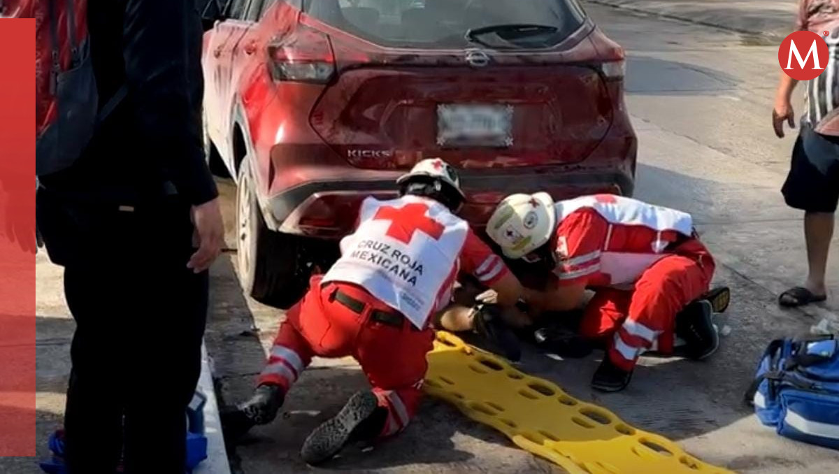 Jóvenes viajaban en su moto, chocan y terminan bajo camioneta; Tampico
