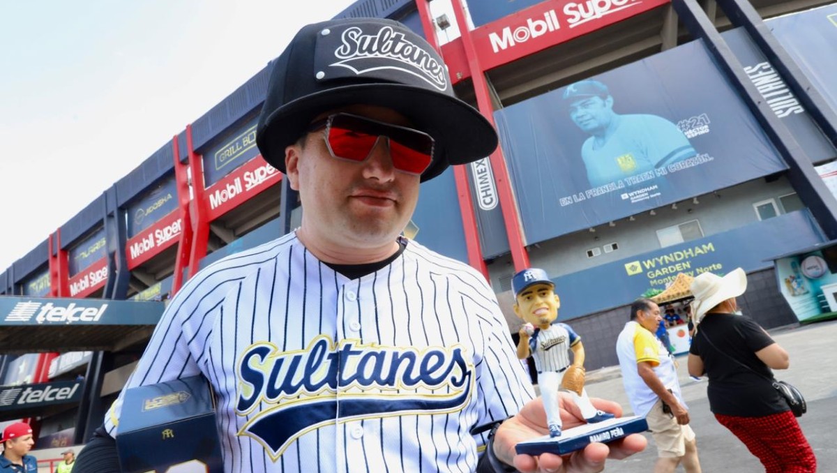 Sultanes regala a aficionados bobblehead de Ramiro Peña (Roberto Alanís)