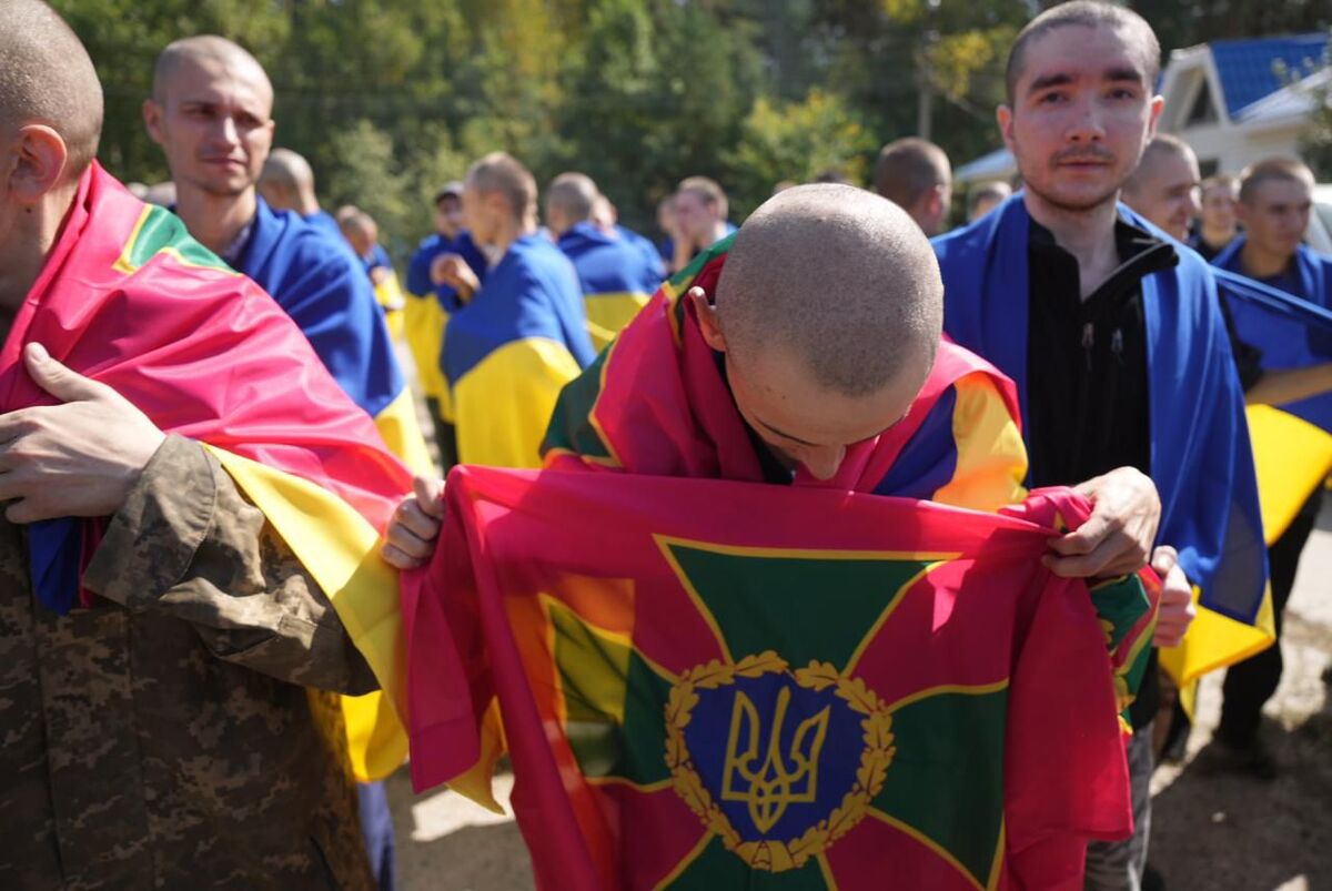 Volodímir Zelenski publicó una foto con prisioneros de guerra. (Foto: @ZelenskyyUa)