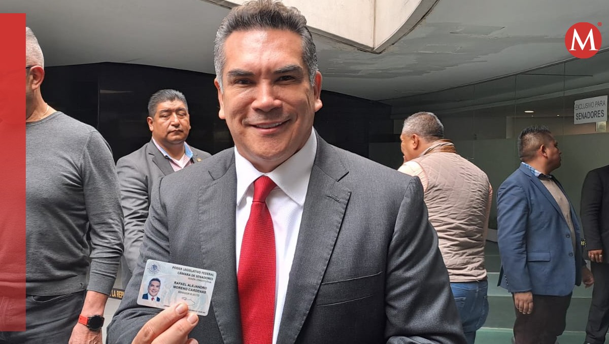 Alejandro Moreno acudió al senado para obtener su credencial que lo acredita como legislador. | Liliana Padilla