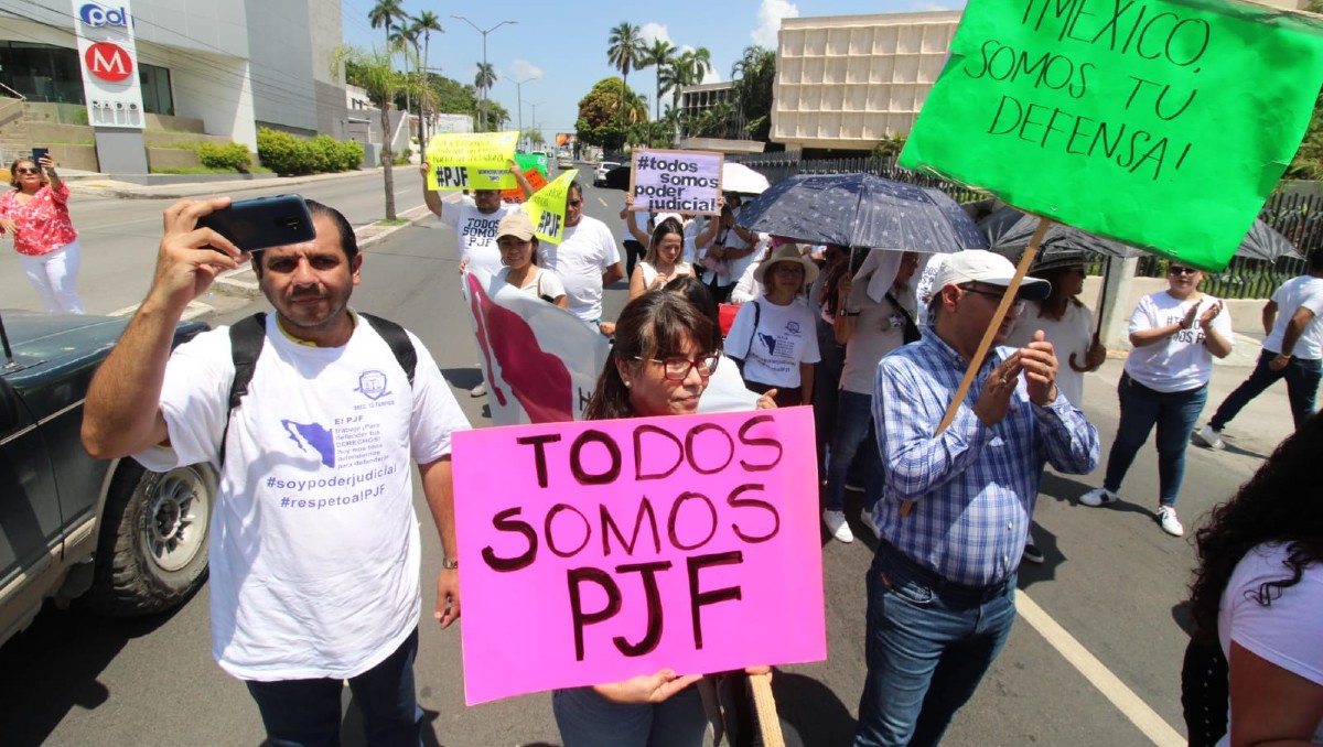 Bloqueo en la avenida Hidalgo de Tampico. (Yazmín Sánchez)