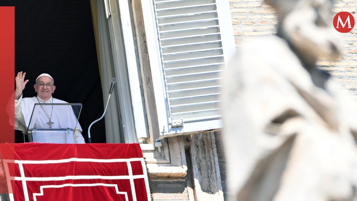 El papa Francisco desde la ventana del Palacio Apostólico en la Santa Sede del Vaticano. | AFP
