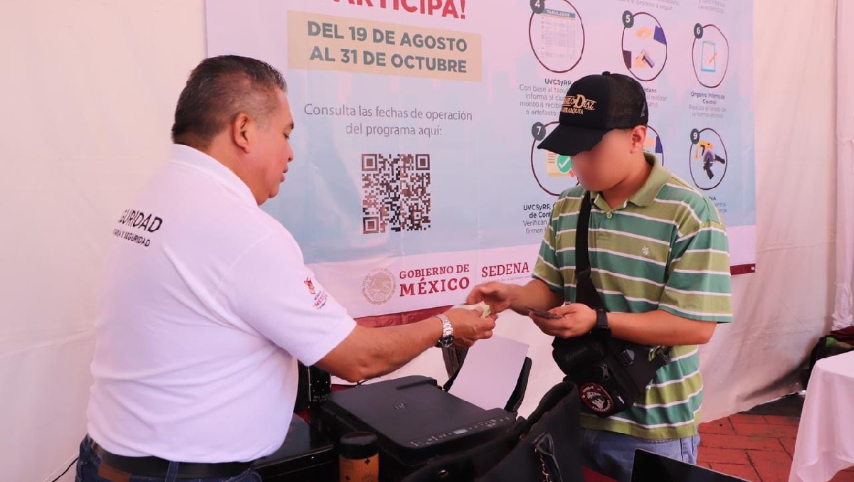 Los participantes del programa reciben dinero a cambio de entregar sus armas. Foto: (Especial)