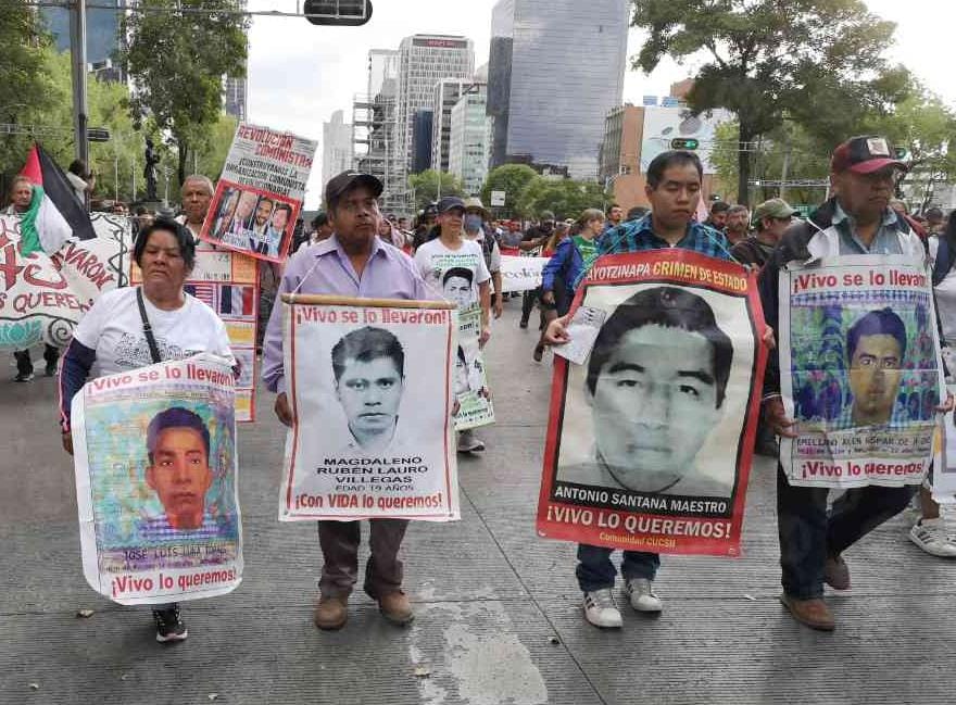Marcha de los familiares de normalistas de Ayotzinapa a 10 años de su desaparición