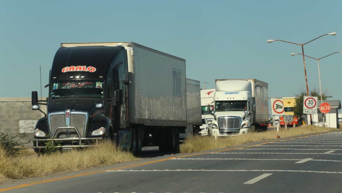 Impulsan la Ruta 54 y puente fronterizo en Nuevo León/ Roberto Alanís