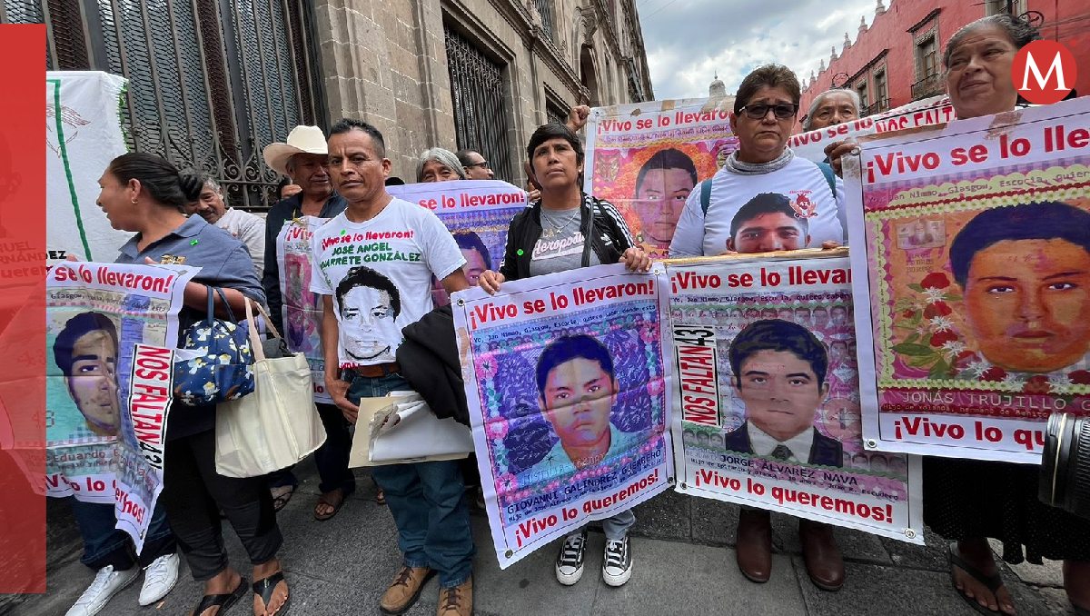 Los padres de los 43 normalistas de Ayotzinapa a la salida de su última reunión con el Presidente. | Pedro Domínguez