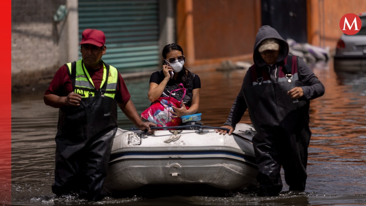 Brigadas de rescate evacuaron a habitantes de Chalco en lanchas | Especial