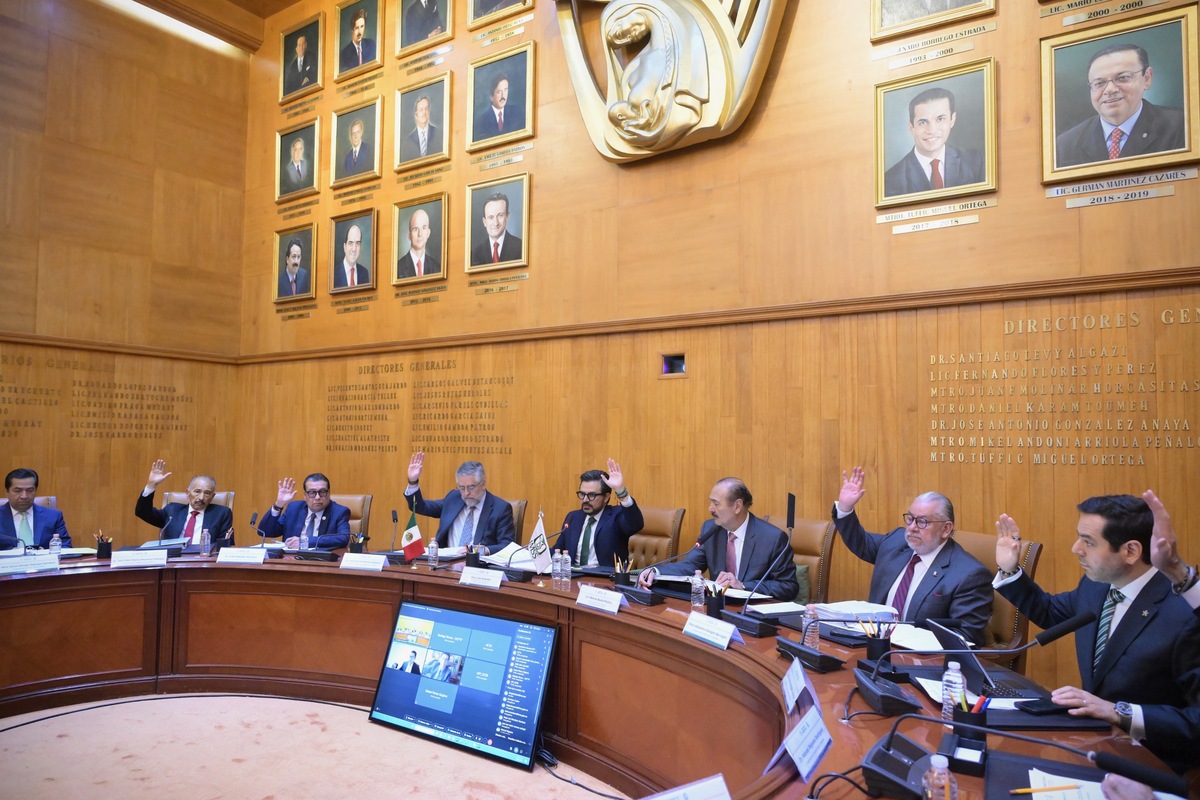 Consejo Técnico del IMSS aprueba sustitución de 12 aceleradores lineales. | Especial