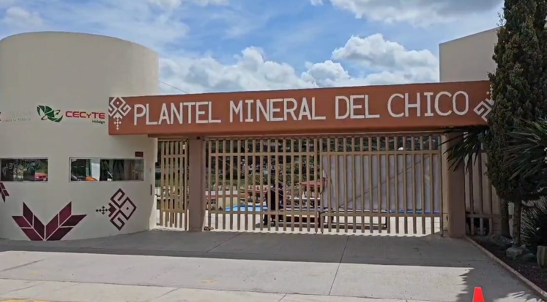 Por intoxicación alimentaria alumnos de Cecyteh fueron llevados al hospital. (Guadalupe Trejo)