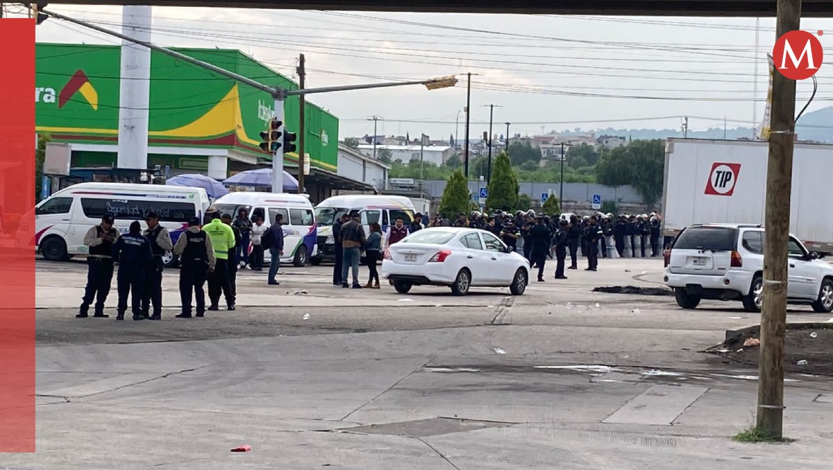 La manifestación de los transportistas permanece en la zona pero sin afectar la carretera federal México-Pachuca. Foto: (Fernando Cruz)