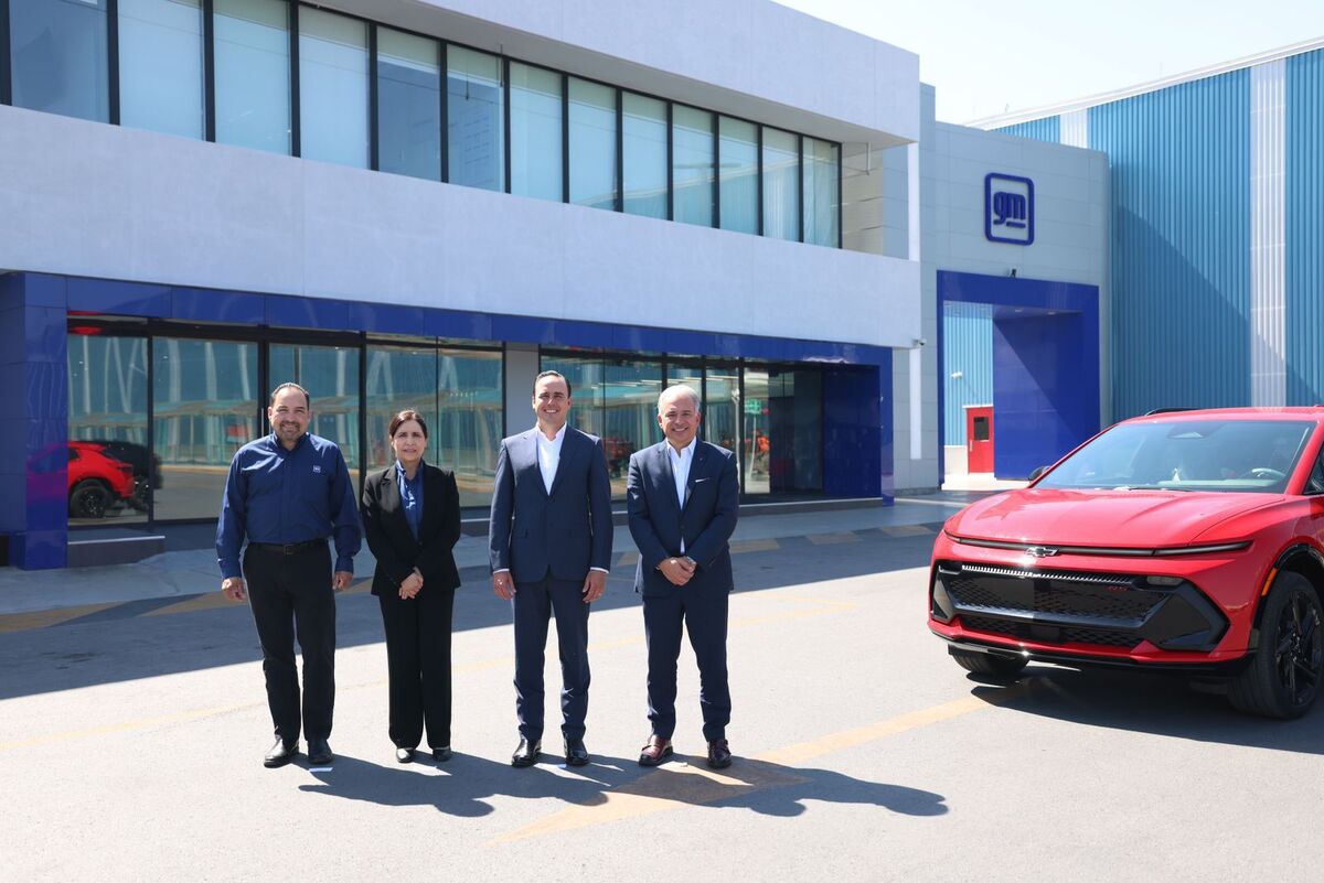 Durante un recorrido por la planta, Manolo Jiménez desta la fuerza industrial automotriz  de la entiedad. | Especial