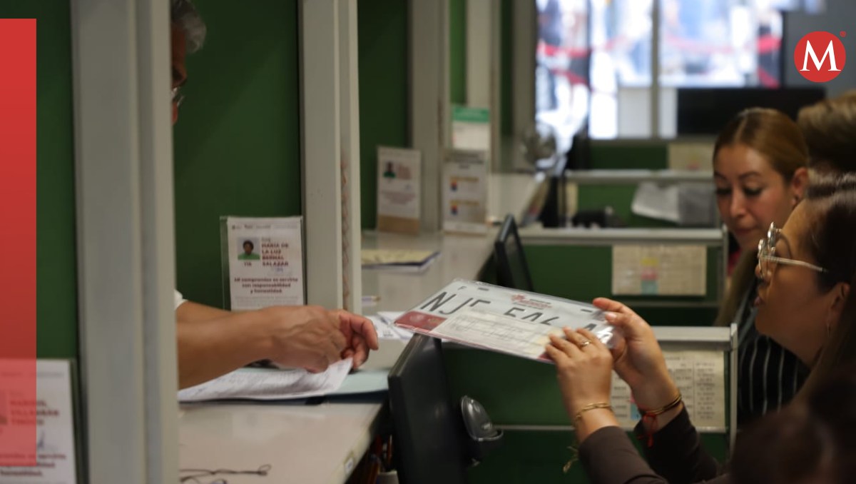 El reemplacamiento podrás hacerlo en línea y pedir que te lleven tus placas a domicilio o recogerlas en los módulos. Foto: (Iván Carmona)
