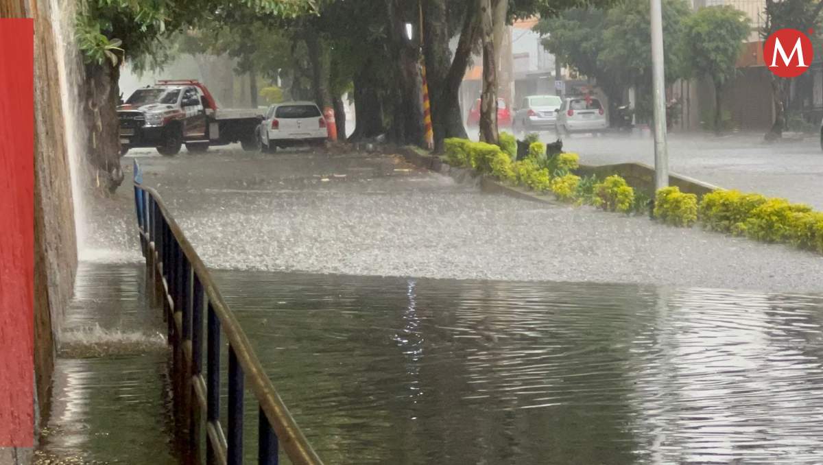 La tormenta también ocasionó encharcamientos severos en Tlalnepantla. Carlos Zaid