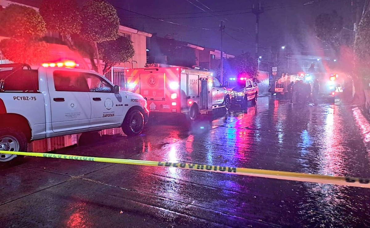 Bomberos de Zapopan acuden a incendio donde murió un hombre (X)