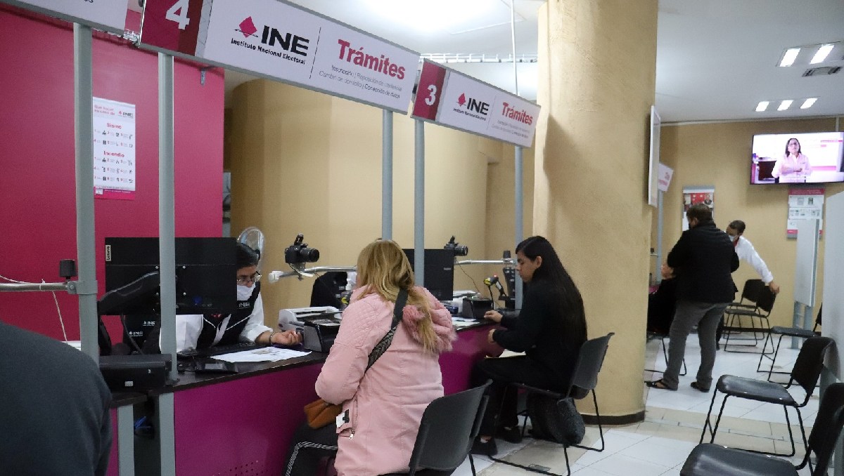 Las credenciales del INE con vigencia 2023 o con anteriores años deberán hacer la actualizacion. Foto: (Iván Carmona)
