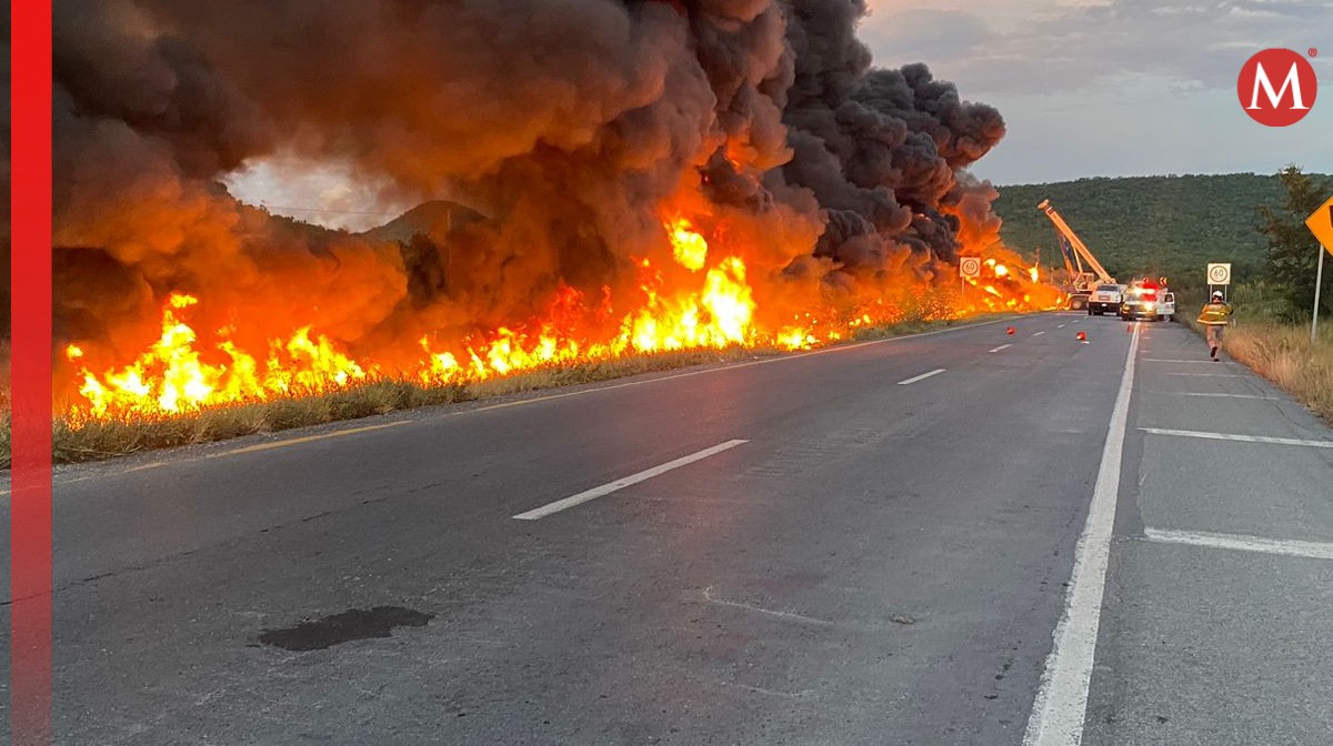 Incendio de pipa en la Carretera. Foto: Especial