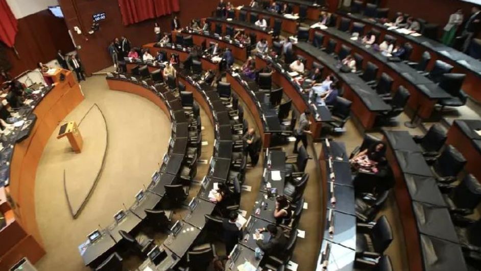 Ex senadores del PRD rechazan acusaciones de traición tras unirse a Morena