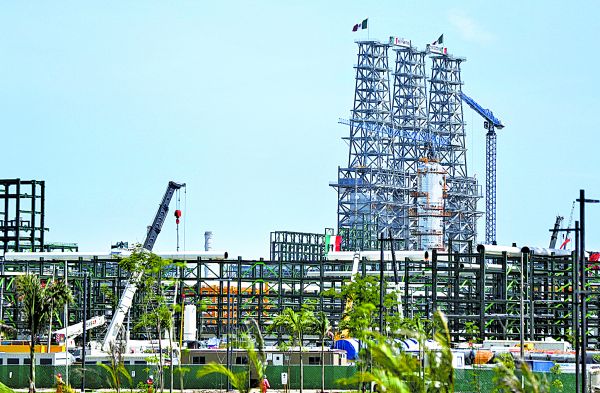 Si bien fue inaugurada en 2022 sin producir gasolinas, actualmente ya procesa 65 mil barriles por día. ESPECIAL