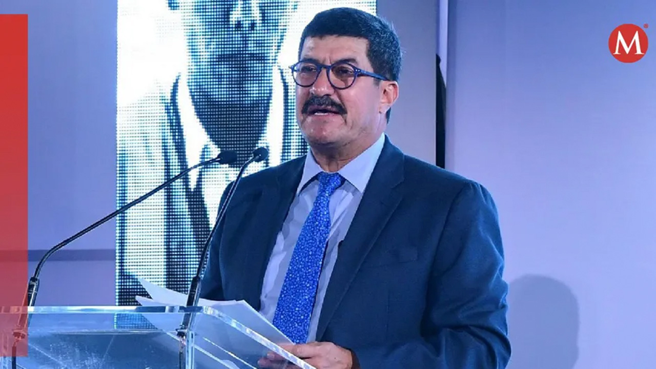 Javier Corral fue notificado sobre nueva orden de aprehensión antes de rendir protesta como senador