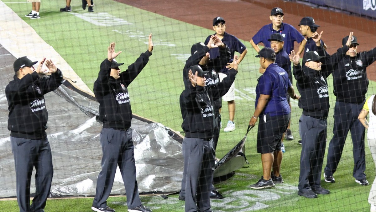 El juego 6 de la final de la Zona Norte es suspendido por los umpires (Roberto Alanís)
