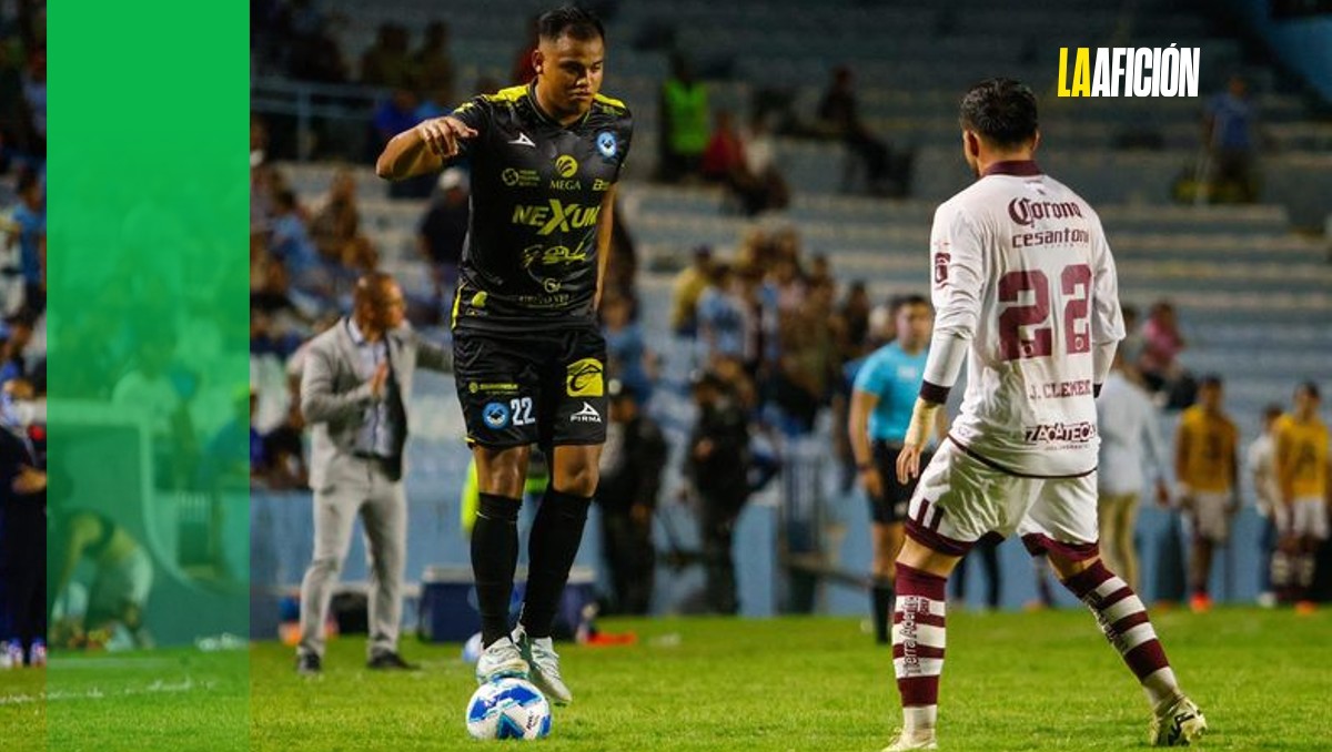 Román "Mozumbito" Martínez, en acción con la Jaiba Brava del Tampico-Madero.
