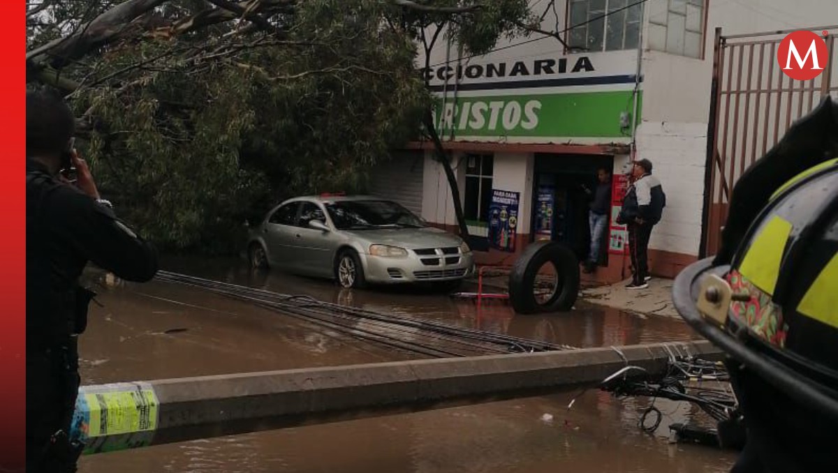 Autoridades tuvieron que atender las afectaciones por el desbordamiento del río en Toluca. Foto: (Especial)